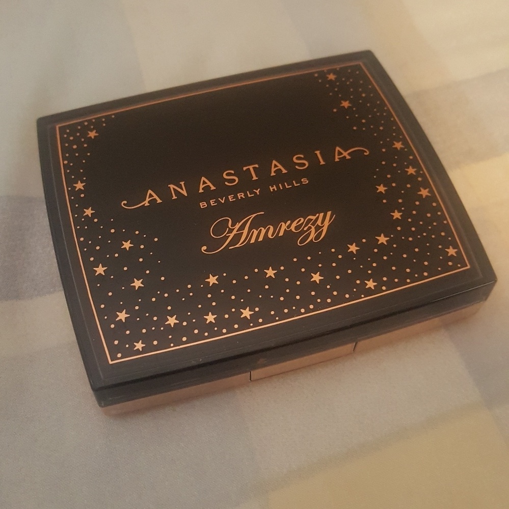 Anastasia Highlighter Amrezy